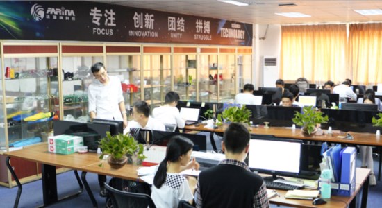 法瑞納集團(tuán)設(shè)計(jì)研發(fā)部辦公室,員工,電腦,專(zhuān)注創(chuàng)新團(tuán)結(jié)拼搏"微信截圖_20180426143357_副本.jpg"