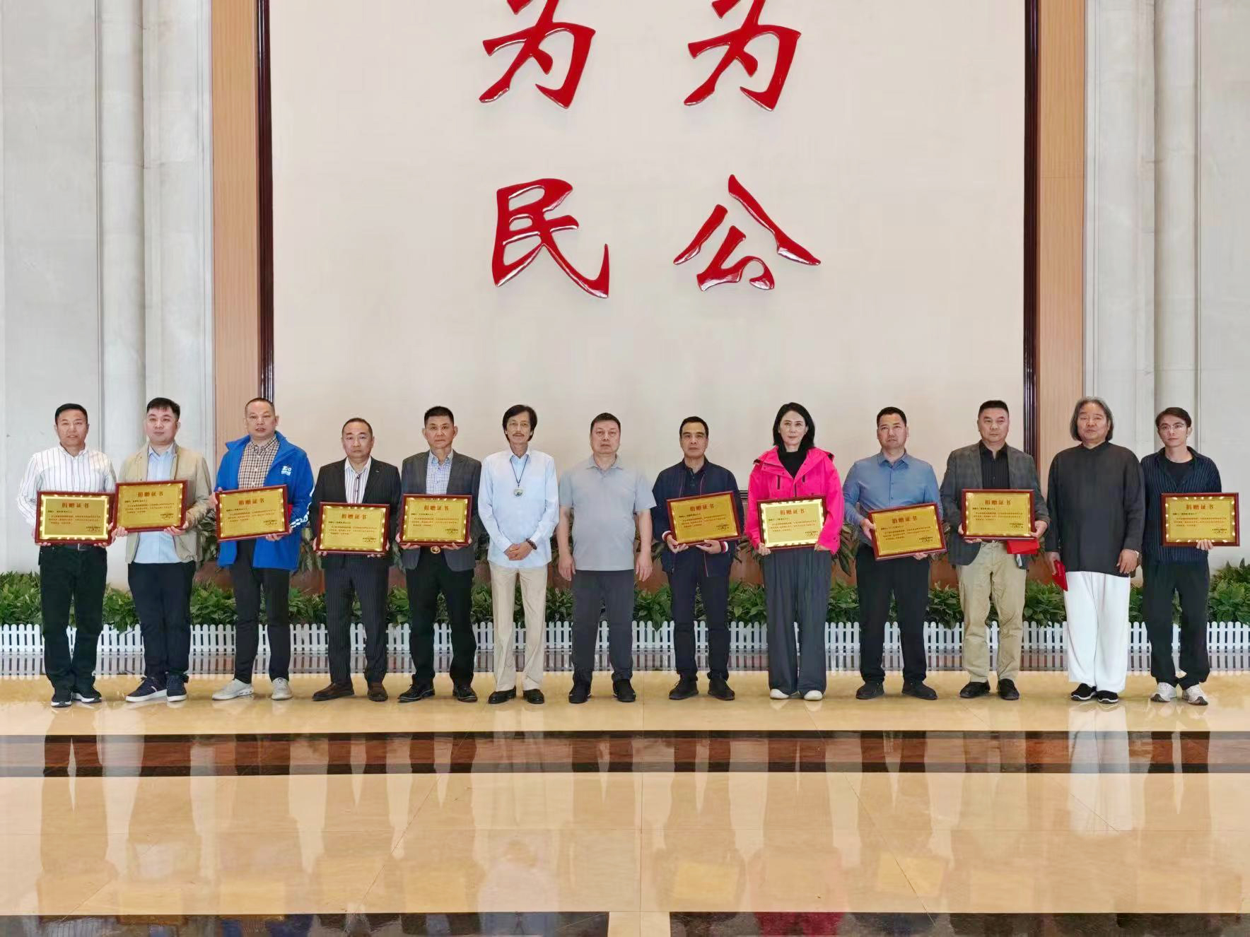 情系乳源，共筑溫暖！廣東法瑞納集團(tuán)出席長(zhǎng)安乳源對(duì)口幫扶愛(ài)心企業(yè)家捐贈(zèng)儀式。